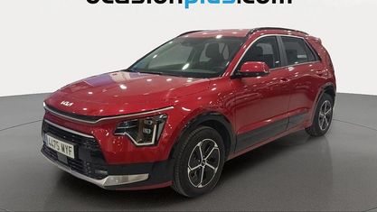 Käytetty Kia Niro 129 HP (94 kW) 2025 Punainen Katumaasturi