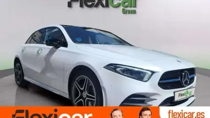 Używany Mercedes A250 218 KM (160 kW) 2022 Biały Sedan/Limuzyna