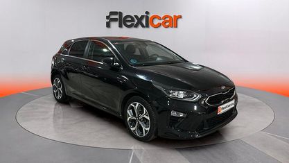 Begagnad Kia Ceed 136 HK (100 kW) 2021 Blå Halvkombi