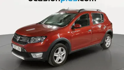 Usado Dacia Sandero Stepway 90 CV (66 kW) 2015 Rojo SUV