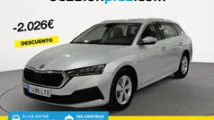 Gris / plata Usado 2022 Skoda Octavia Ambition Familiar | 22.290 € (Precio justo)