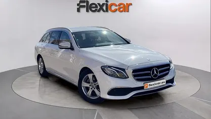 Usado Mercedes E200 160 CV (117 kW) 2019 Blanco Familiar