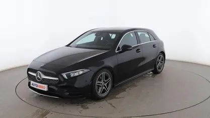 Usado Mercedes A180 AMG line 136 CV (100 kW) 2021 Negro Utilitario