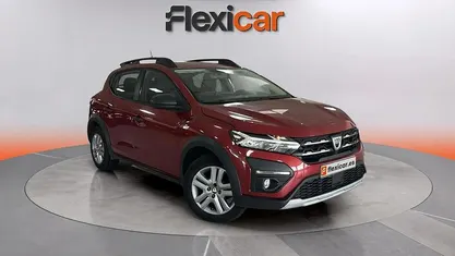 Usado Dacia Sandero Essentiel 91 CV (66 kW) 2022 Rojo Utilitario