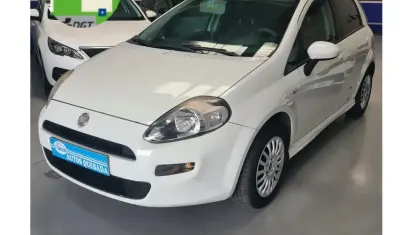Używany Fiat Punto Young 67 KM (49 kW) 2014 Biały Hatchback