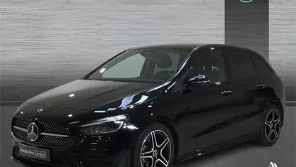 Begagnad Mercedes B200 150 HK (110 kW) 2023 Svart Minibuss