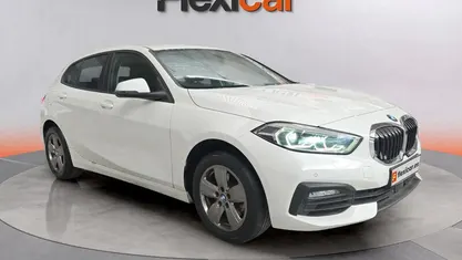 Usado BMW 118 Comfort Edition 137 CV (100 kW) 2021 Blanco Utilitario