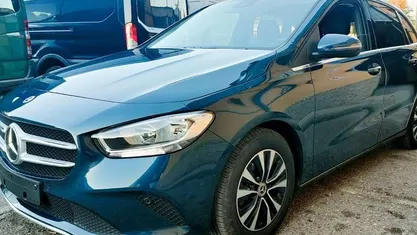 Usado Mercedes B180 136 CV (100 kW) 2022 Azul Monovolumen