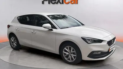 Usado Seat Leon Style 116 CV (85 kW) 2021 Blanco Berlina