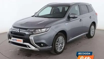 Usado Mitsubishi Outlander P-HEV Motion 224 CV (164 kW) 2018 Gris SUV