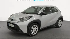 Gris Usado 2024 Toyota Aygo Play Utilitario | 14.073 € (Precio justo)