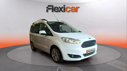 Usado Ford Tourneo Courier Ambiente 100 CV (73 kW) 2018 Blanco Monovolumen