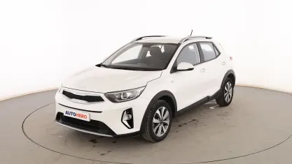 Usado Kia Stonic 84 CV (61 kW) 2023 Blanco SUV