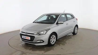 Usado Hyundai i20 85 CV (62 kW) 2015 Plata Utilitario