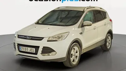 Usado Ford Kuga Trend 140 CV (102 kW) 2015 Blanco SUV