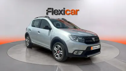 Usado Dacia Sandero Comfort 95 CV (69 kW) 2019 Gris Utilitario