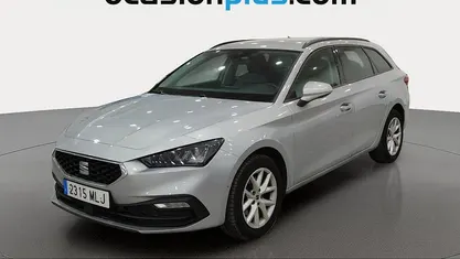 Usado Seat Leon Style 130 CV (95 kW) 2023 Gris plata Monovolumen