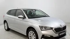 Gris / plata Usado 2023 Skoda Scala Selection Utilitario | 15.600 € (Precio justo)