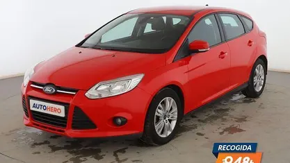 Usado Ford Focus Trend 100 CV (73 kW) 2014 Rojo Berlina