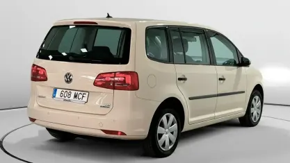 Usado VW Touran Advance 150 CV (110 kW) 2016 Beige Monovolumen