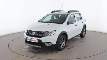 Usado Dacia Sandero Comfort 90 CV (66 kW) 2019 Blanco Utilitario