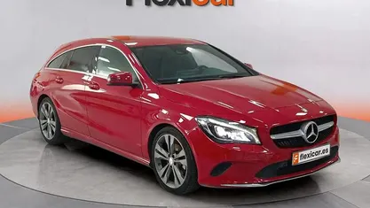 Usado Mercedes CLA200 Shooting Brake 136 CV (100 kW) 2017 Rojo Familiar