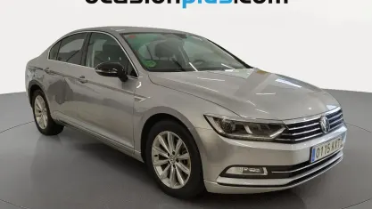 Usado VW Passat Advance 150 CV (110 kW) 2019 Gris plata Berlina
