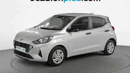 Usado Hyundai i10 67 CV (49 kW) 2022 Gris plata Utilitario