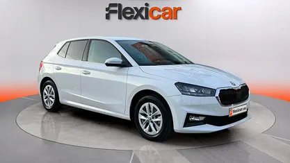 Usado Skoda Fabia Selection 95 CV (69 kW) 2024 Blanco Berlina