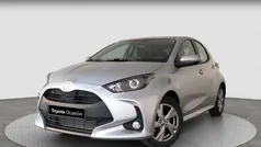 Gris Usado 2024 Toyota Yaris Hybrid Active Berlina | 22.900 € (Precio justo)