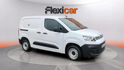 Usado Citroën Berlingo Feel 102 CV (75 kW) 2021 Blanco Monovolumen