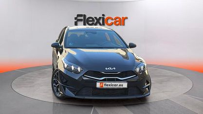 Käytetty Kia Ceed Style 100 HP (73 kW) 2025 Musta Viistoperä