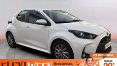 Blanco Usado 2023 Toyota Yaris Hybrid Active Utilitario | 18.290 € (Precio justo)