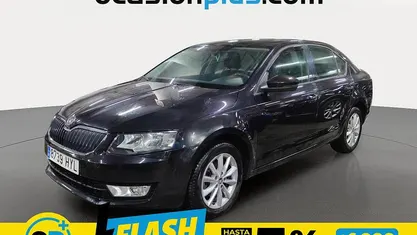 Usado Skoda Octavia Ambition 150 CV (110 kW) 2014 Negro Berlina