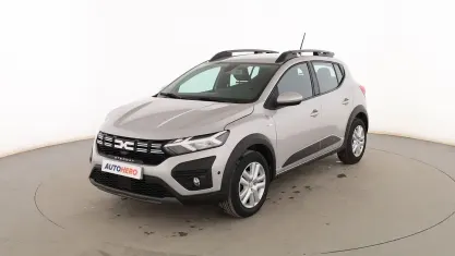 Usado Dacia Sandero Expression 91 CV (66 kW) 2023 Plata Berlina