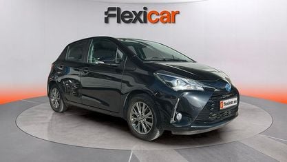 Usado Toyota Yaris Hybrid Active 100 CV (73 kW) 2019 Negro Utilitario
