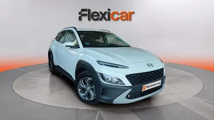Usado Hyundai Kona Style 141 CV (103 kW) 2021 Blanco SUV