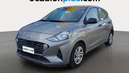 Usado Hyundai i10 67 CV (49 kW) 2022 Gris Utilitario