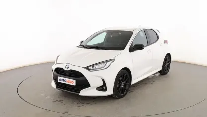 Usado Toyota Yaris Hybrid Style 116 CV (85 kW) 2022 Blanco Berlina