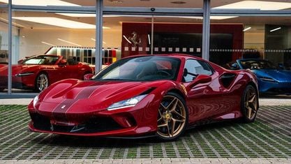 Käytetty Ferrari F8 721 HP (530 kW) 2022 Punainen Avoauto