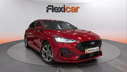 Używany Ford Focus Active 125 KM (91 kW) 2024 Czerwony Sedan/Limuzyna