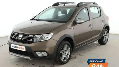 Usado Dacia Sandero Comfort 90 CV (66 kW) 2020 Gris Berlina
