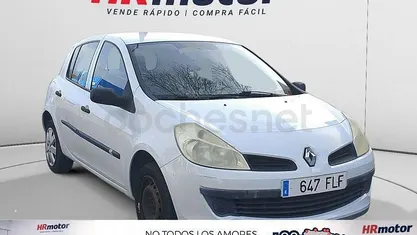 Usado Renault Clio II Authentique 75 CV (55 kW) 2007 Blanco Berlina