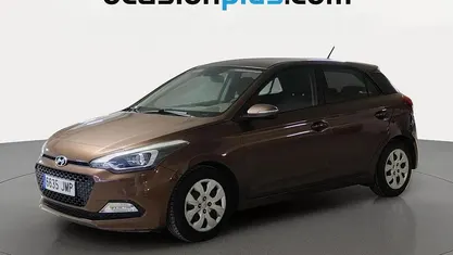 Usado Hyundai i20 101 CV (74 kW) 2016 Marrón Utilitario