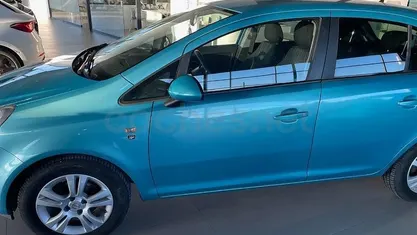 Usado Opel Corsa Essentia 85 CV (62 kW) 2010 Azul Utilitario