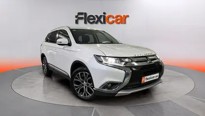 Usado Mitsubishi Outlander P-HEV Motion 224 CV (164 kW) 2021 Blanco SUV