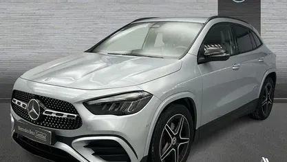 Plata hightech Usado 2025 Mercedes GLA200 AMG line SUV | 44.900 € (Precio justo)