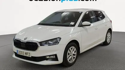 Usado Skoda Fabia Selection 95 CV (69 kW) 2024 Blanco Utilitario
