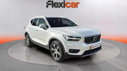 Usado Volvo XC40 Momentum 150 CV (110 kW) 2019 Blanco SUV