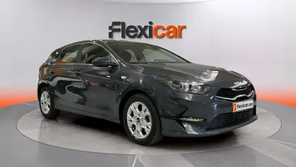 Używany Kia Ceed 136 KM (100 kW) 2023 Szary Hatchback